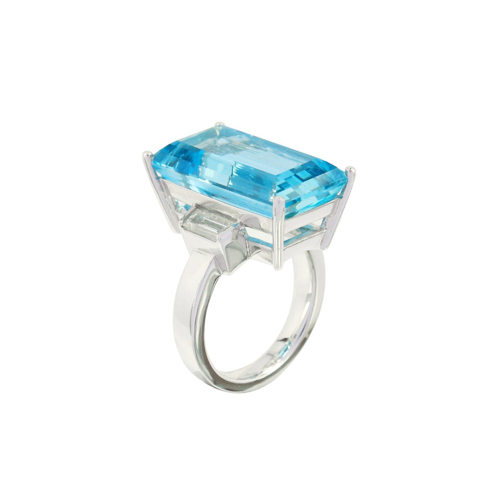 Fine quality Santa Maria Aquamarine and Diamond ring